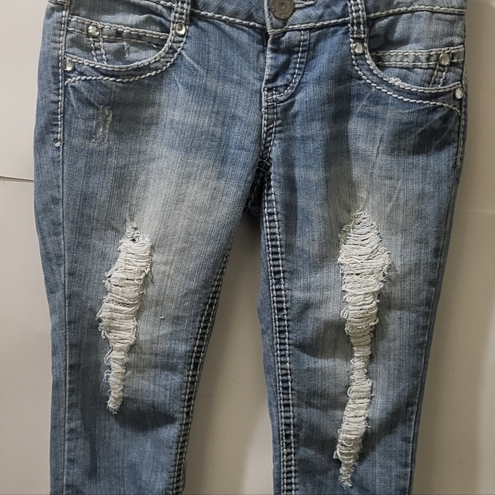 Almost Famous Y2K Capri ,Cuff, Distressed Jeans, Size 7 - Picture 9 of 13